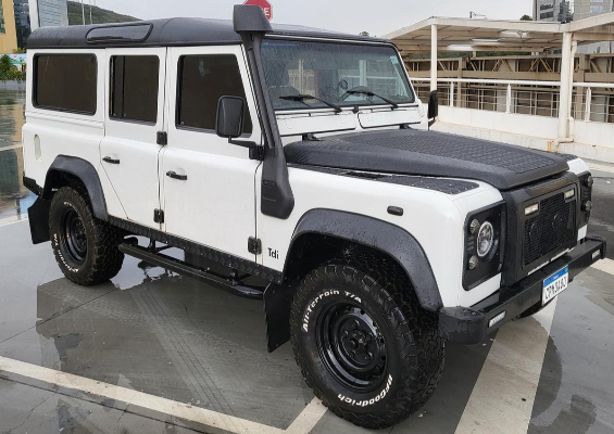 Land Rover Defender 110